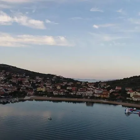 Apartman Kate - Wake Up To The Sea, Terrace, Garden & Parking, - Dalmatia
