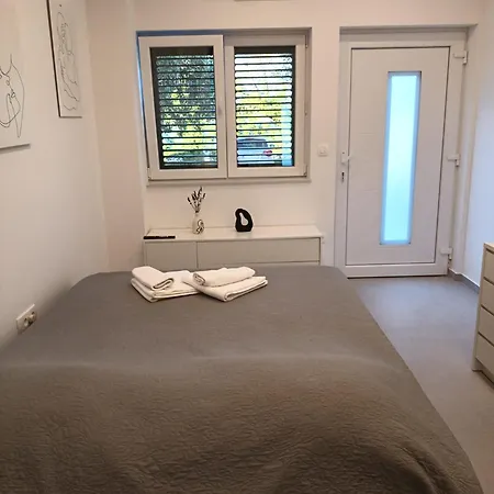 Kate, With Sea View, Garden And Parking, Murter, Dalmatia Apartman