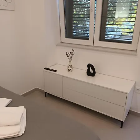 Kate, With Sea View, Garden And Parking, Murter, Dalmatia Apartman