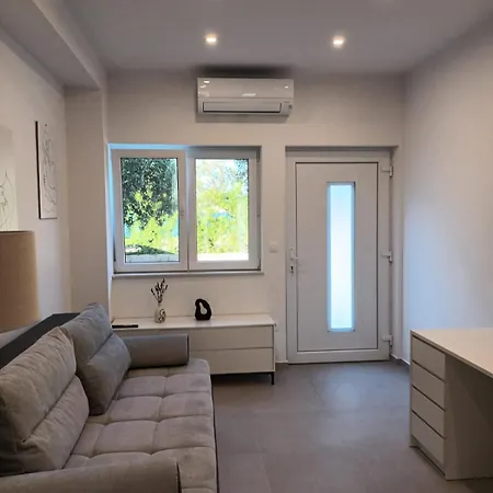 Apartman Kate, With Sea View, Garden And Parking, Murter, Dalmatia