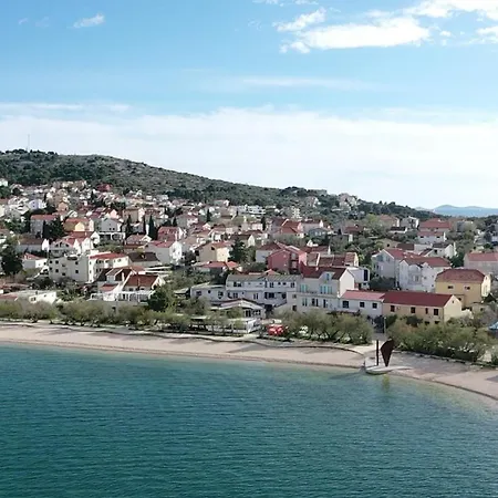 Kate - Wake Up To The Sea, Terrace, Garden & Parking, - Dalmatia Apartman *