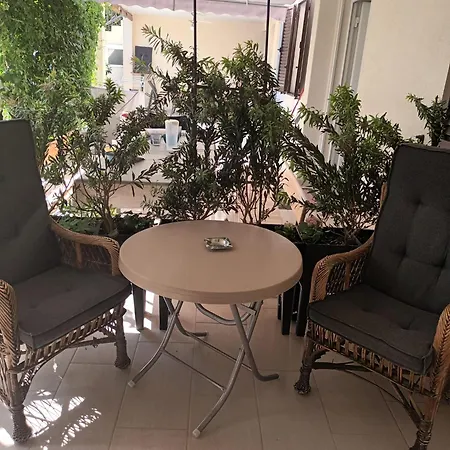Kate - Wake Up To The Sea, Terrace, Garden & Parking, - Dalmatia Apartman *