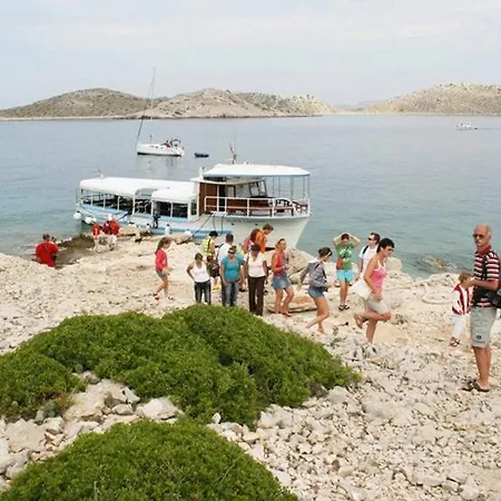 Kate - Wake Up To The Sea, Terrace, Garden & Parking, - Dalmatia *