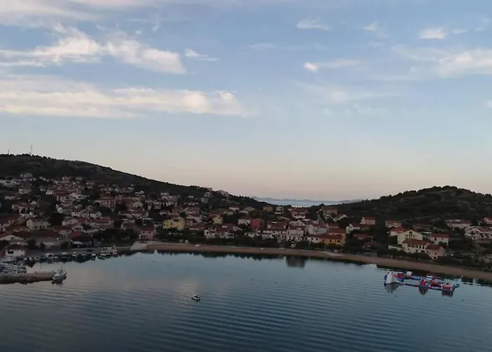 Apartamento Kate - Wake Up To The Sea, Terrace, Garden & Parking, - Dalmatia